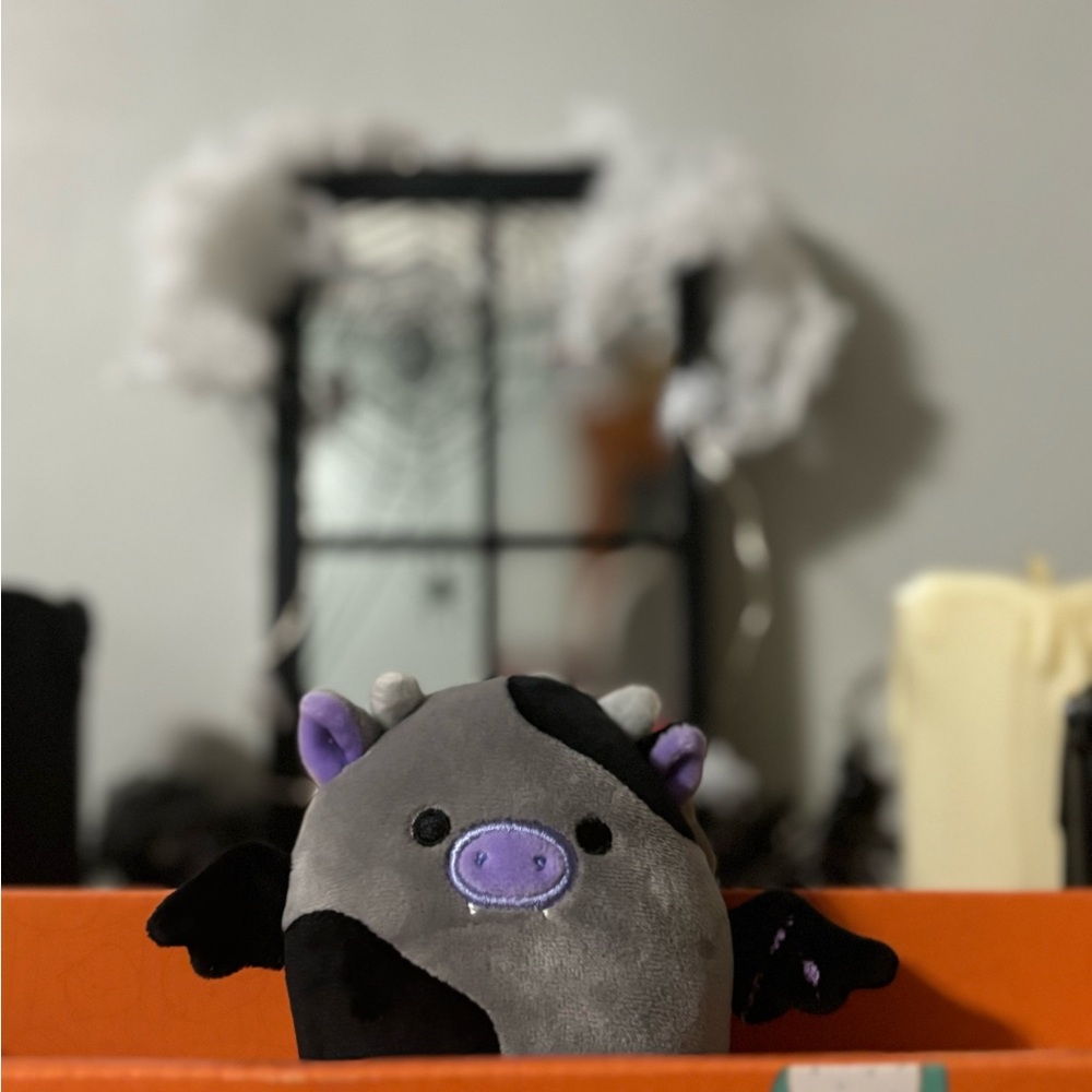 NWT Bridgette The Cow 3” 2024 Halloween Squishmallow Clip 🐄🦇🎃